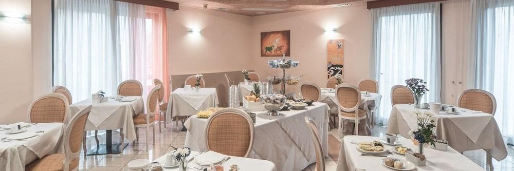 Hotel Guerro Castelvetro di Modena Εξωτερικό φωτογραφία